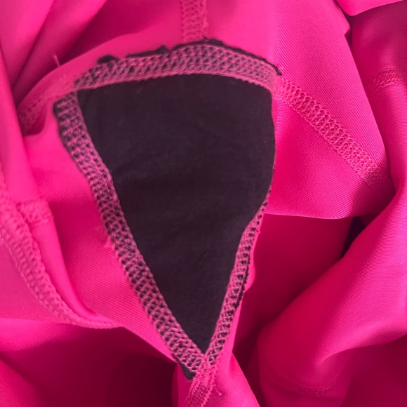 Xersion LIKE NEW Women’s Anti-Odor Biker Shorts - Fuschia - Large - Picture 6 of 7